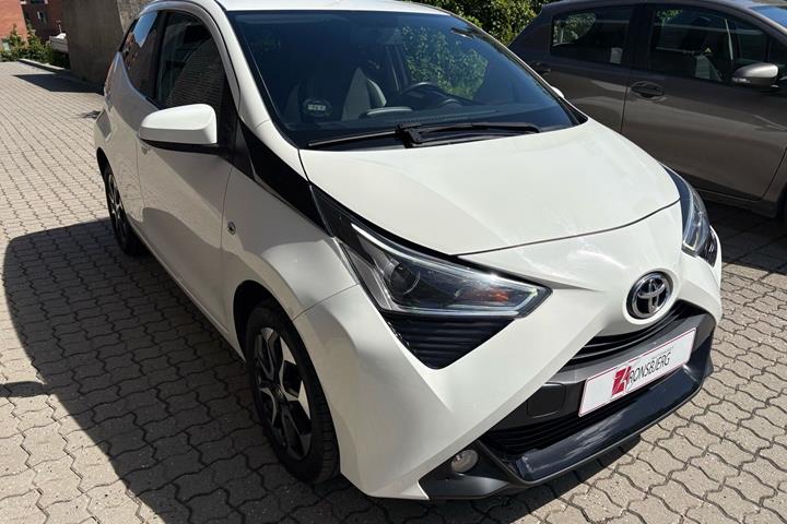Hvid Toyota Aygo fra 2021