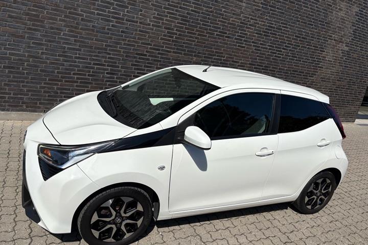 Hvid Toyota Aygo fra 2021