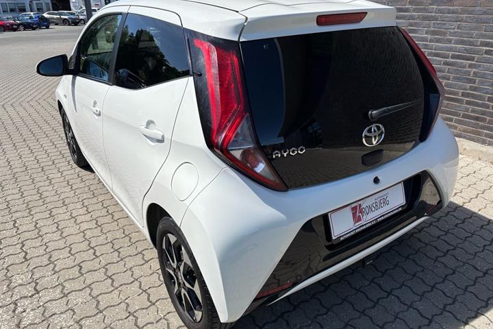 Hvid Toyota Aygo fra 2021