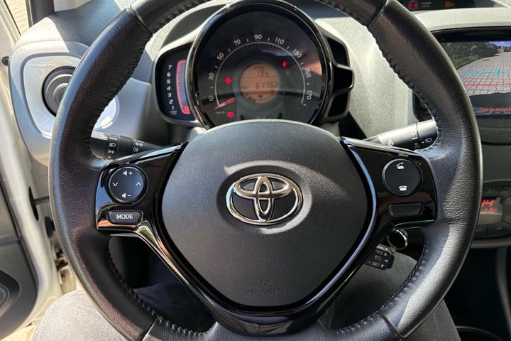 Hvid Toyota Aygo fra 2021
