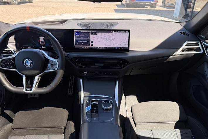 Hvid BMW i4 fra 2024