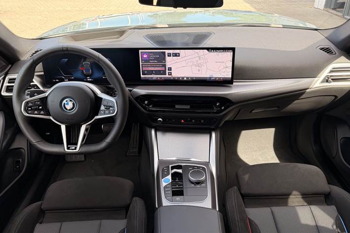 Grøn BMW i4 fra 2025