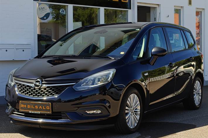 Blå Opel Zafira fra 2018