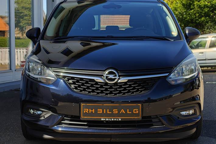 Blå Opel Zafira fra 2018