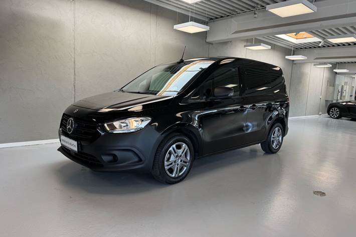 Sort Mercedes eCitan fra 2024