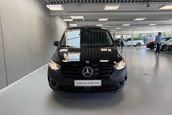 Sort Mercedes eCitan fra 2024