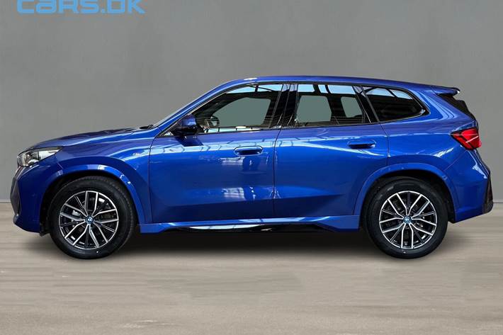 Blå BMW iX1 fra 2024