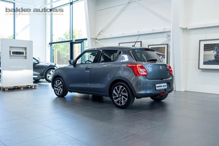 Grå Suzuki Swift fra 2023