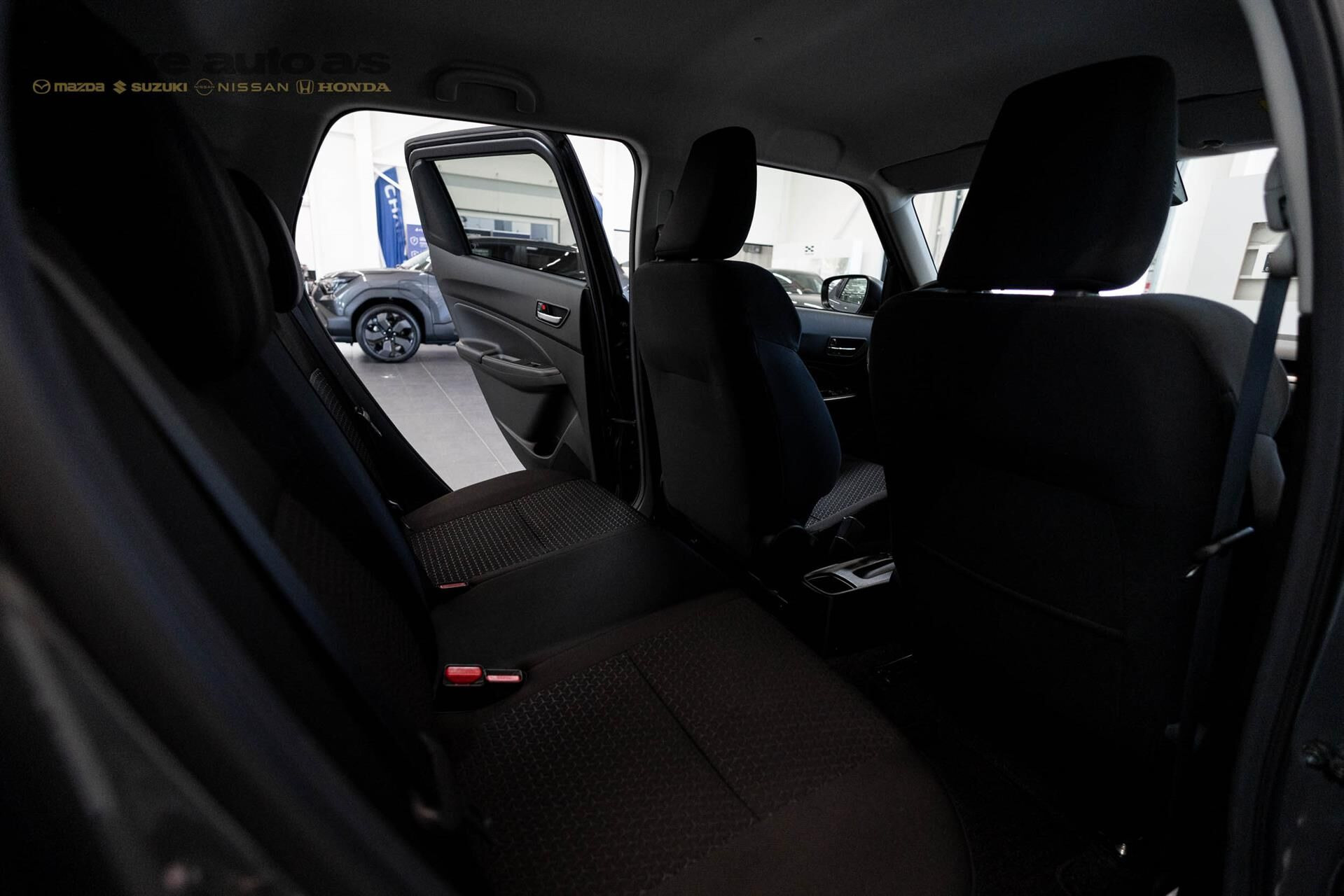 Grå Suzuki Swift fra 2023