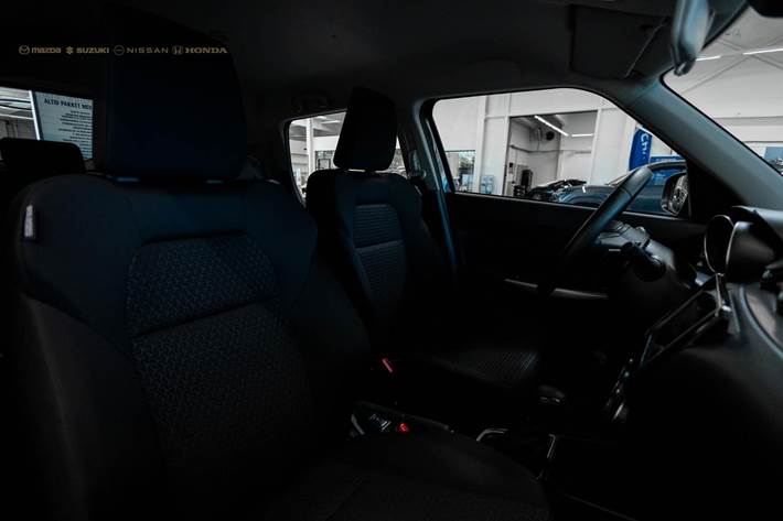 Grå Suzuki Swift fra 2023