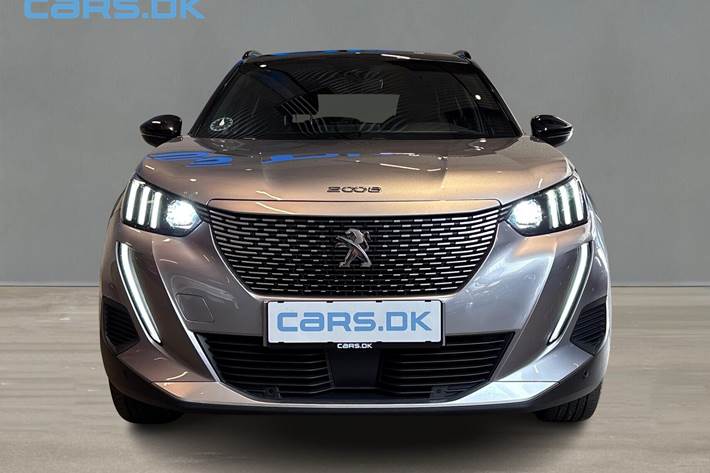 Grå Peugeot e-2008 fra 2022
