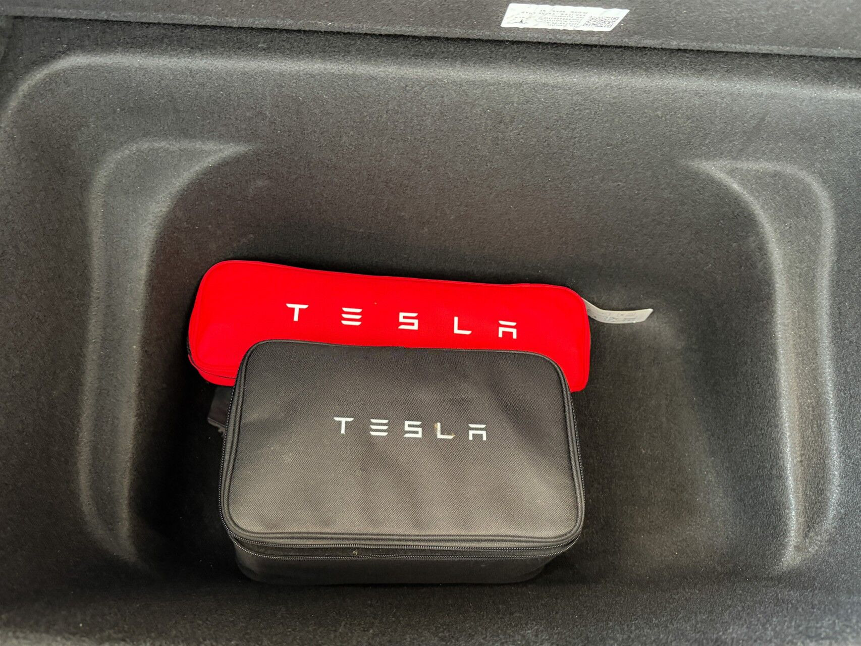 Hvid Tesla Model Y fra 2022