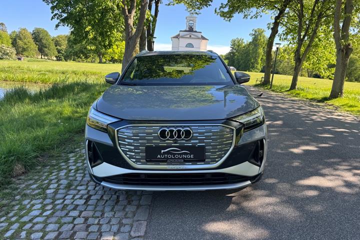 Grå Audi Q4 e-tron fra 2022