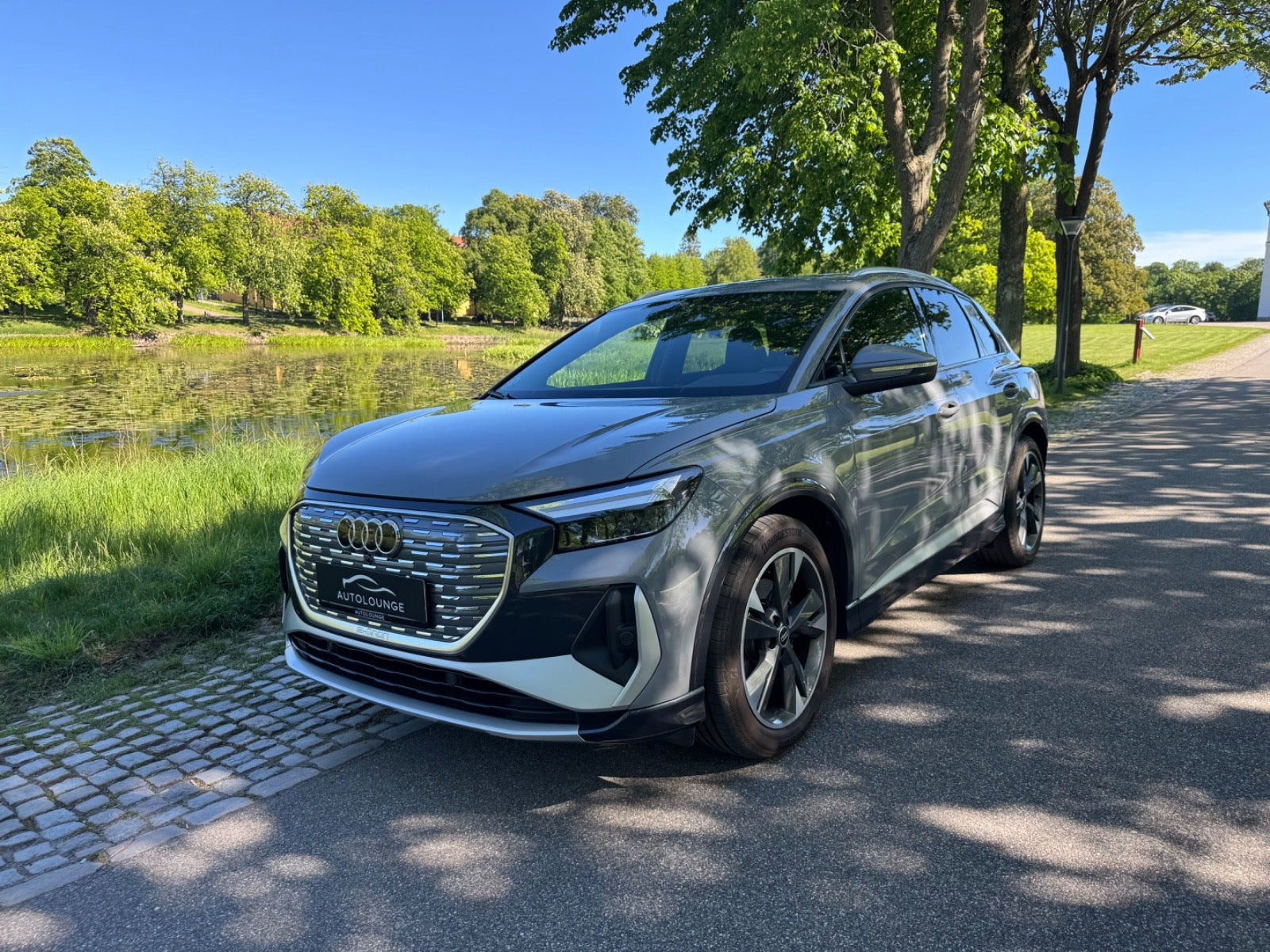 Grå Audi Q4 e-tron fra 2022
