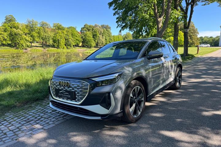 Grå Audi Q4 e-tron fra 2022