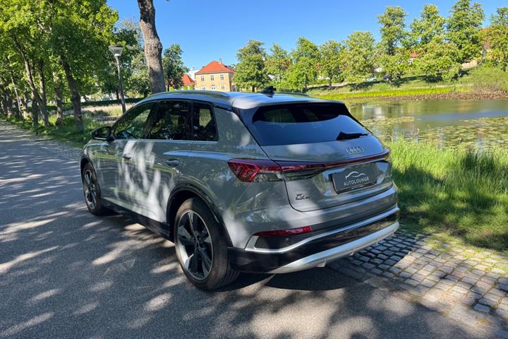 Grå Audi Q4 e-tron fra 2022