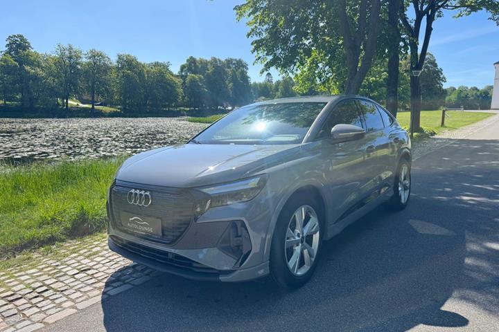 Grå Audi Q4 e-tron fra 2023