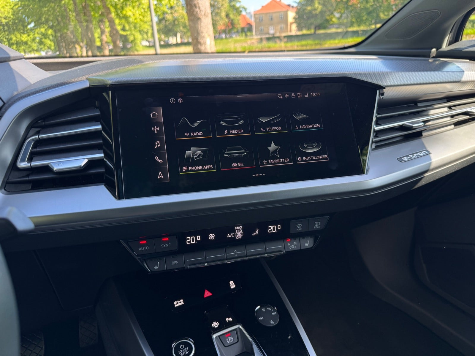 Grå Audi Q4 e-tron fra 2023