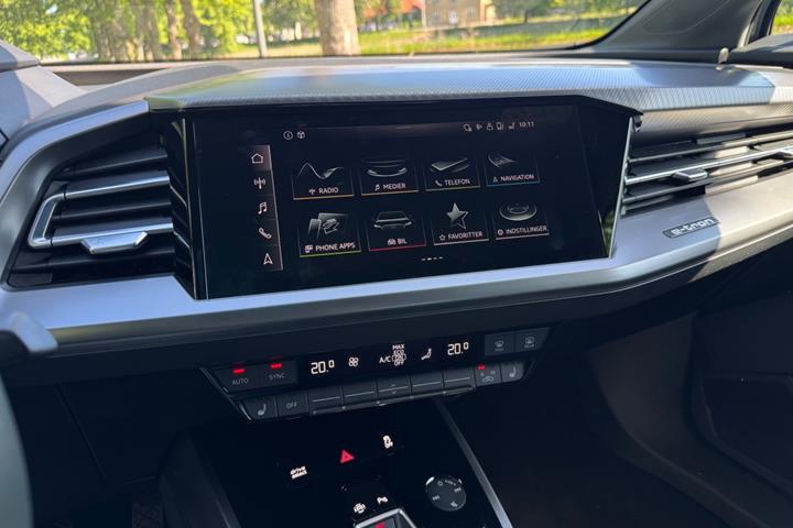 Grå Audi Q4 e-tron fra 2023