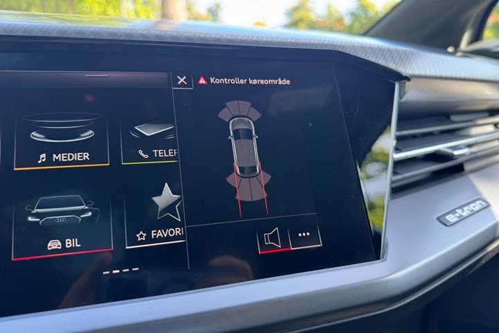 Grå Audi Q4 e-tron fra 2023