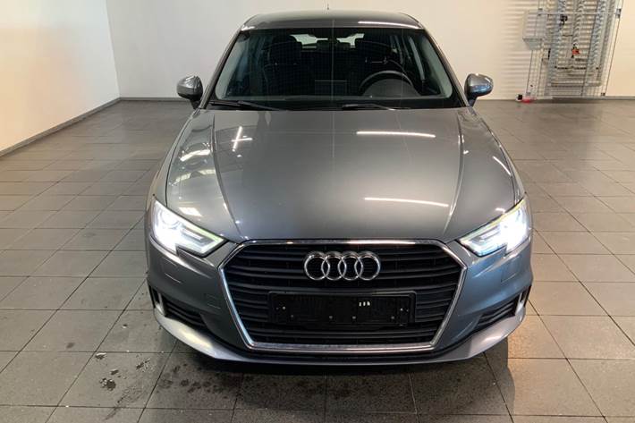 Grå Audi A3 fra 2017