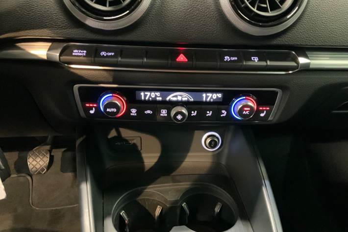 Grå Audi A3 fra 2017