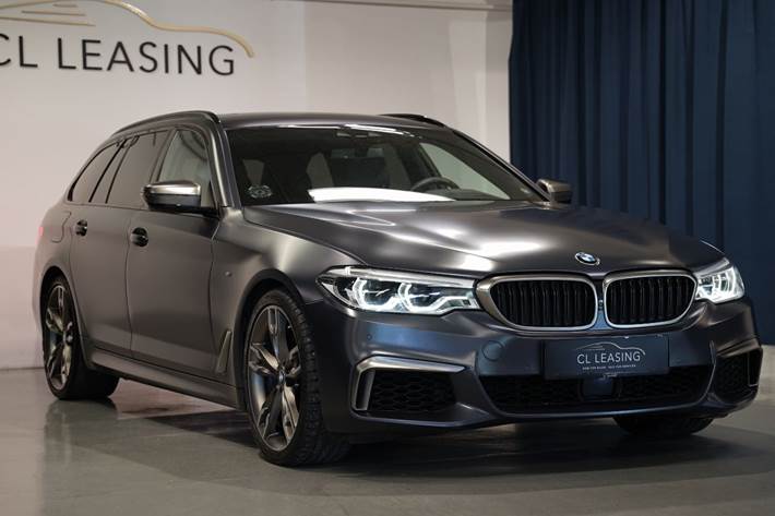 Grå BMW M550d fra 2019