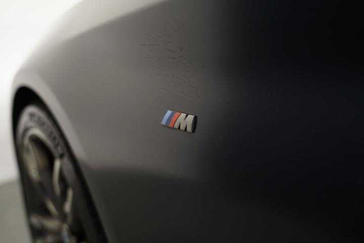 Grå BMW M550d fra 2019