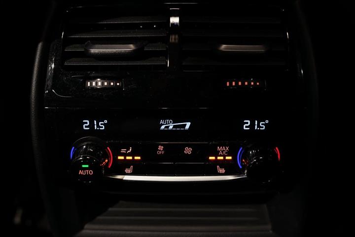 Grå BMW M550d fra 2019