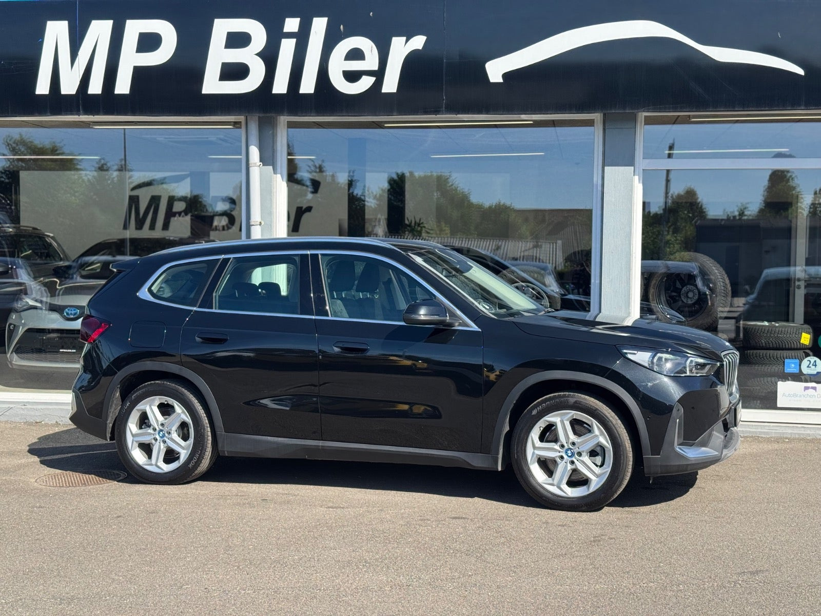 Sort BMW iX1 fra 2023