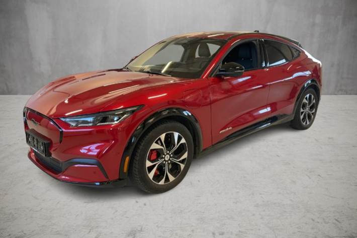 Rød Ford Mustang Mach-E fra 2023