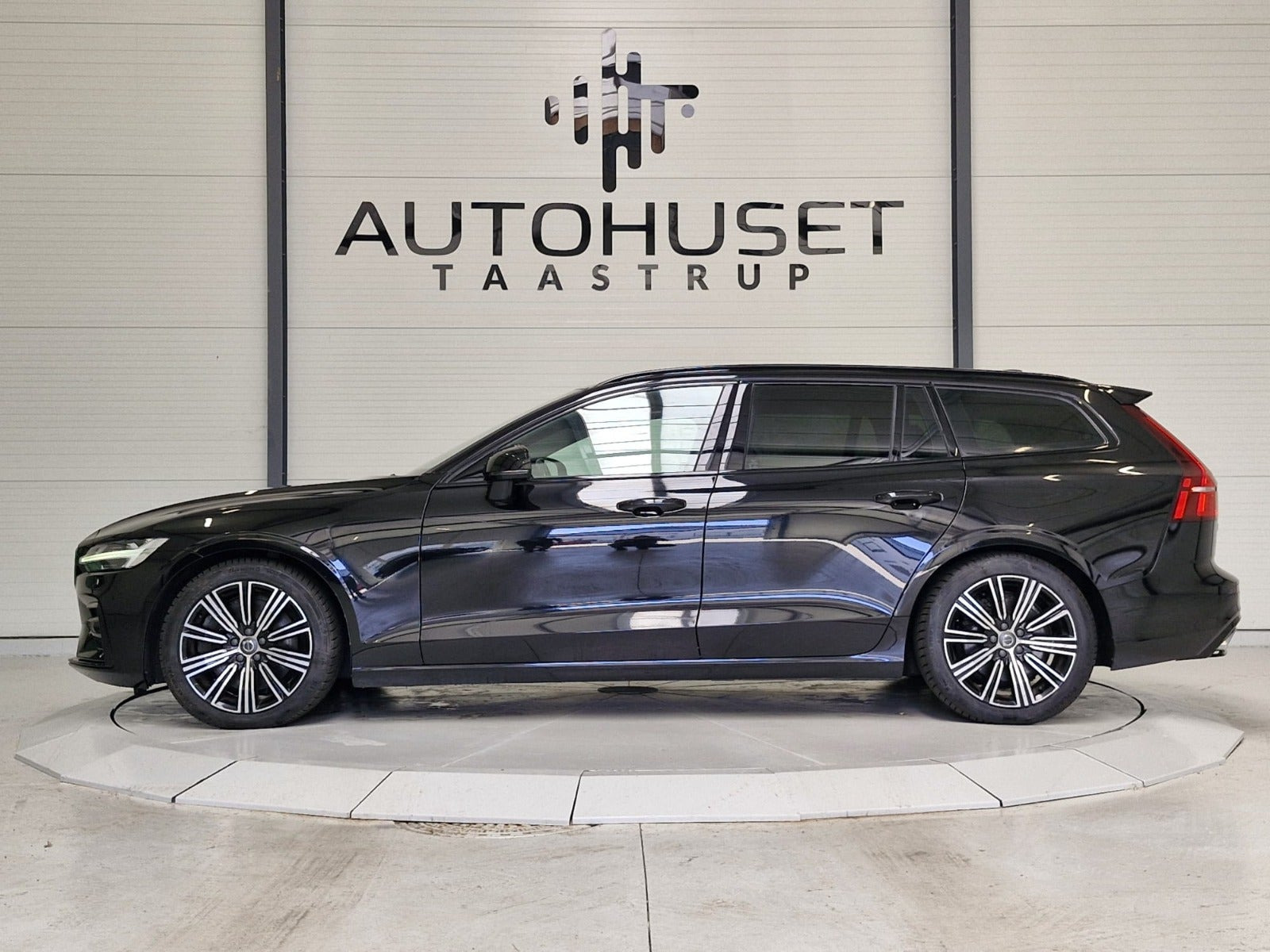 Sort Volvo V60 fra 2020