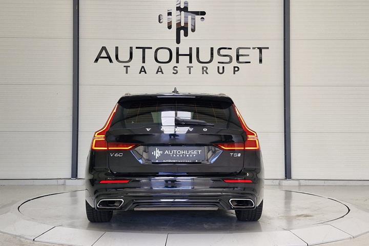 Sort Volvo V60 fra 2020