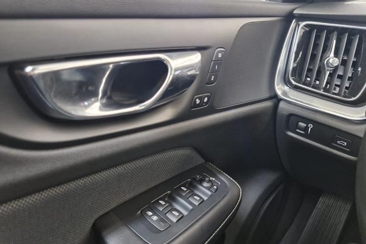 Sort Volvo V60 fra 2020