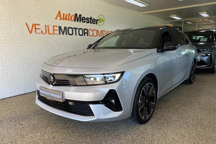 Sølv Opel Astra-e fra 2024