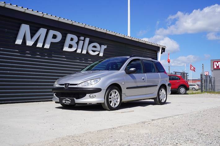 Sølv Peugeot 206 fra 2002