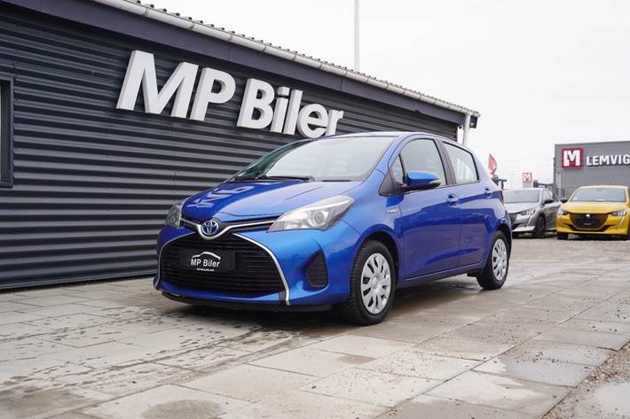 Blå Toyota Yaris fra 2015
