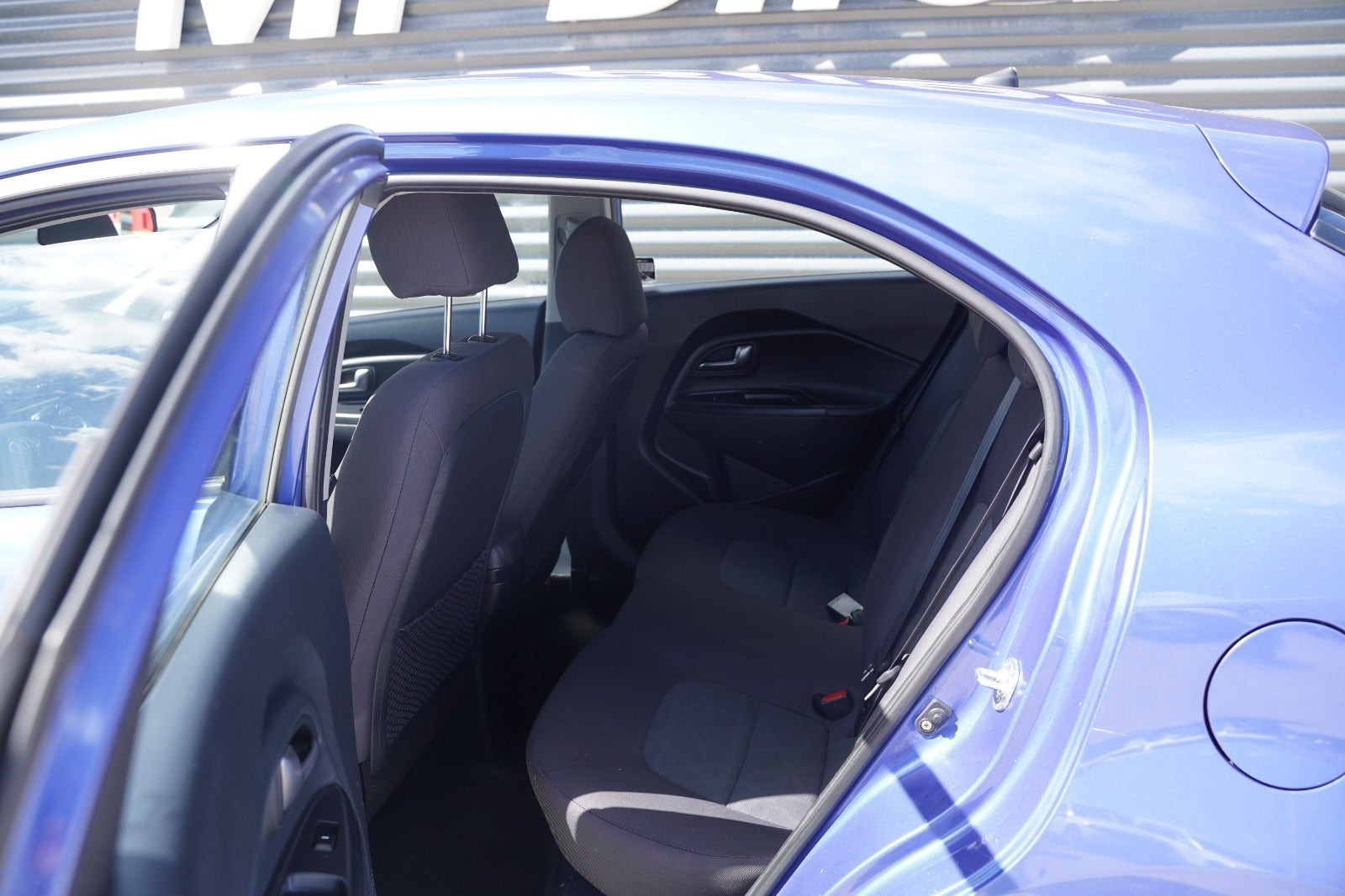 Blå Kia Rio fra 2013