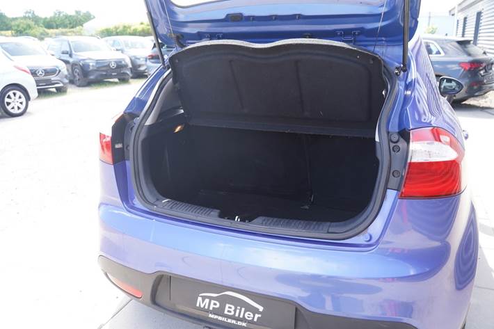 Blå Kia Rio fra 2013