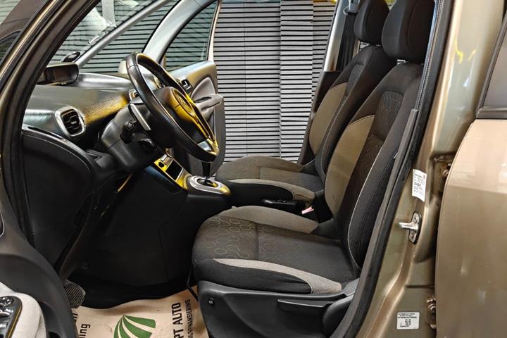 undefined Citroën C3 Picasso fra 2012 set indefra