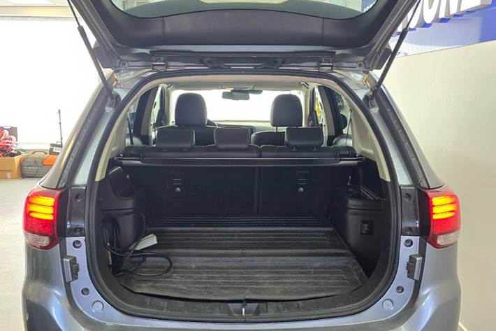 Sølv Mitsubishi Outlander fra 2019