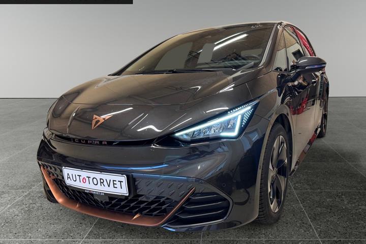 Grå Cupra Born fra 2024 set udefra