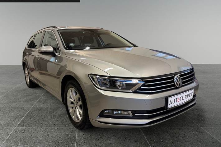 Sølv VW Passat fra 2017