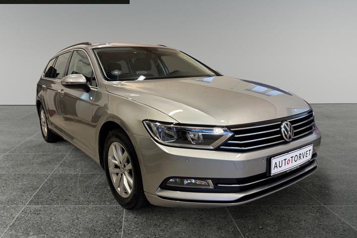 Sølv VW Passat fra 2017