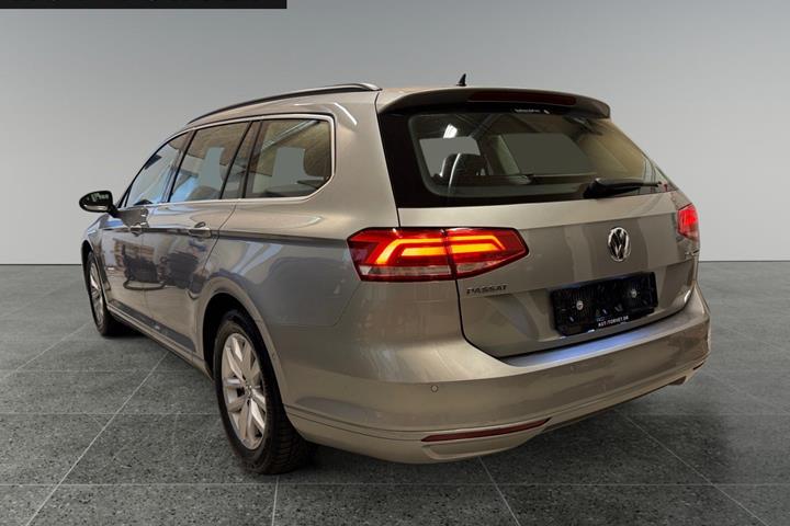 Sølv VW Passat fra 2017