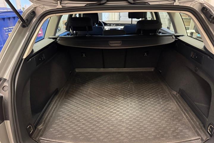 Sølv VW Passat fra 2017