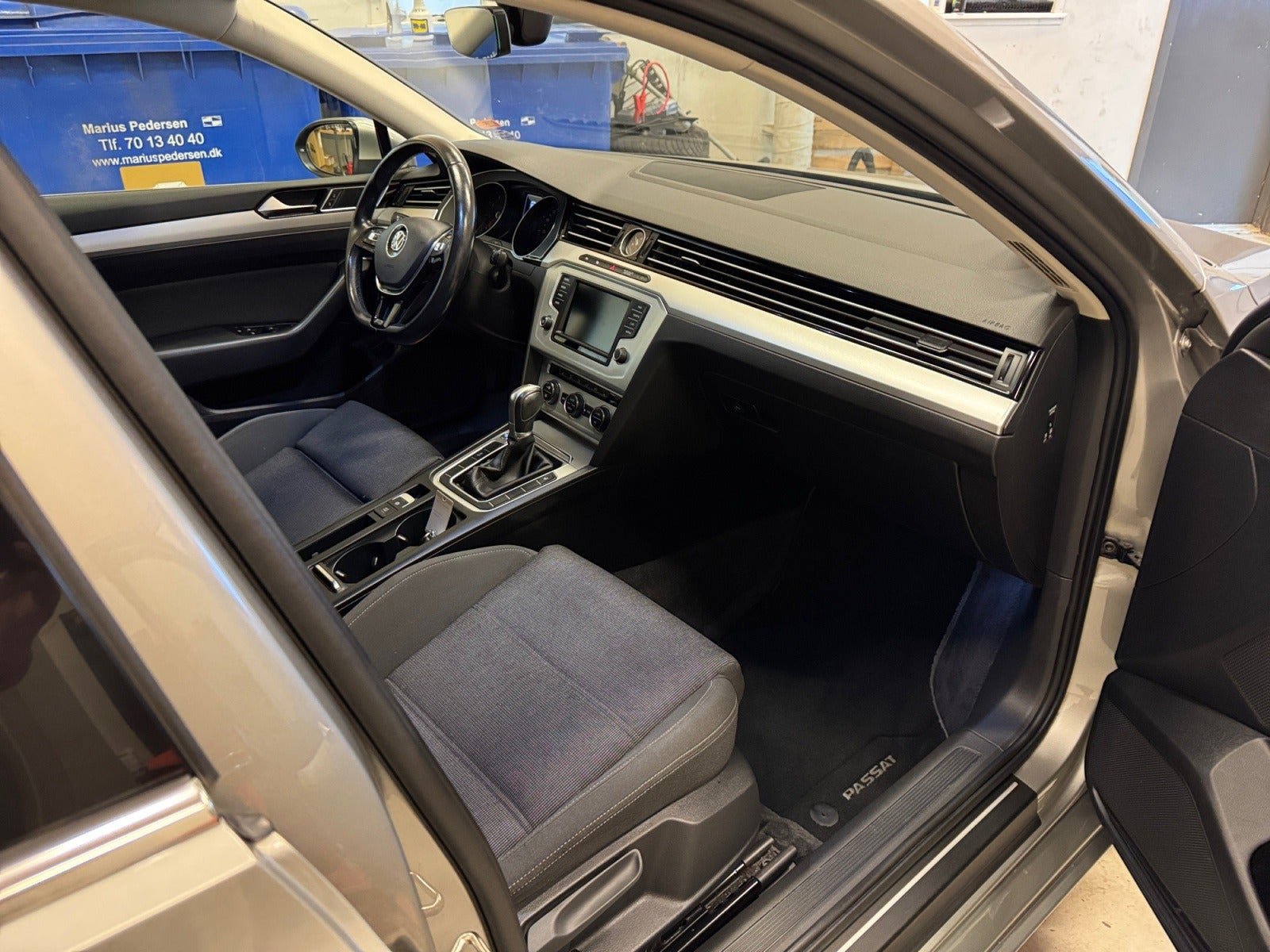 Sølv VW Passat fra 2017