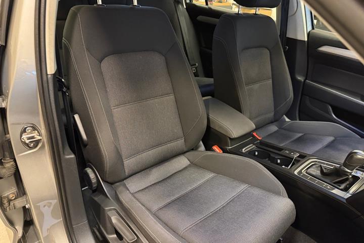 Sølv VW Passat fra 2017
