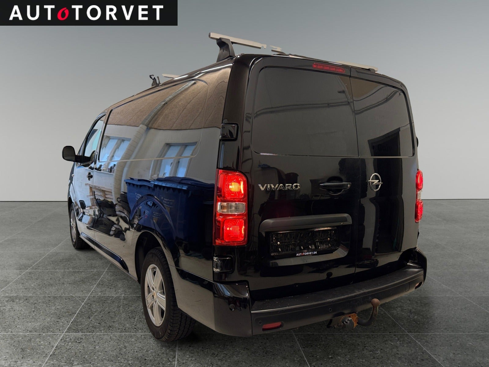Sort Opel Vivaro fra 2020
