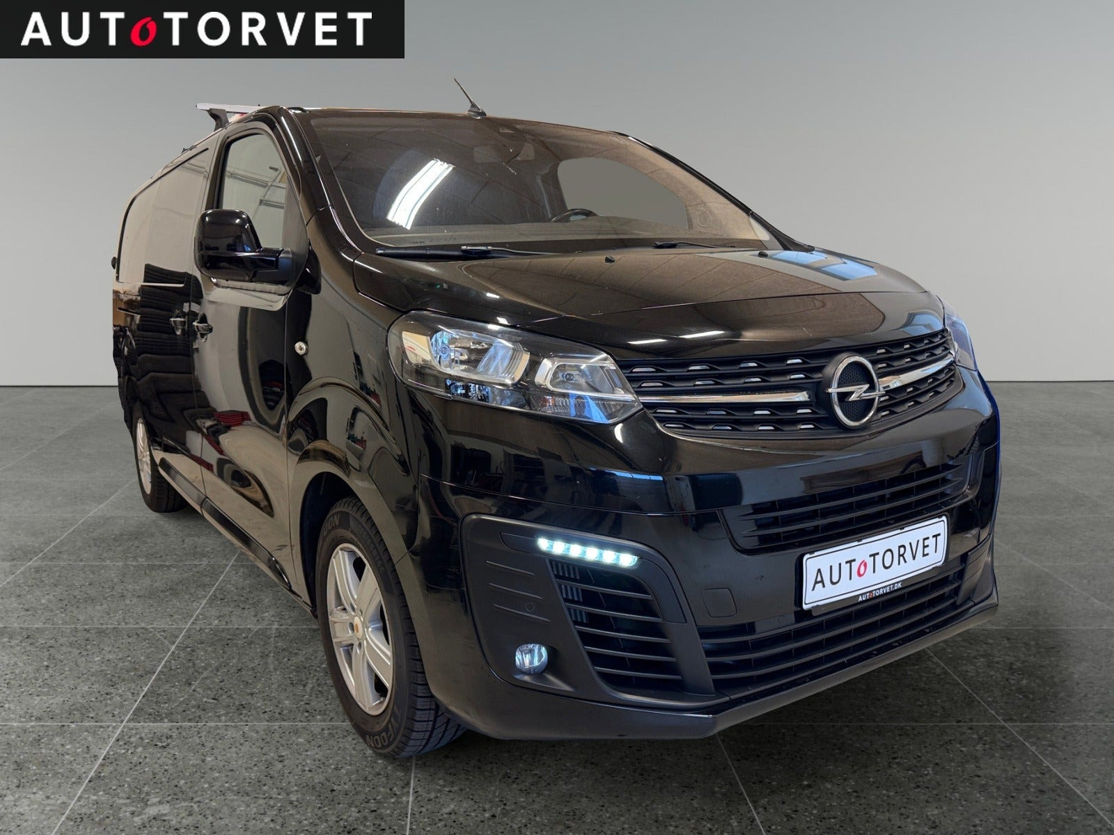 Sort Opel Vivaro fra 2020
